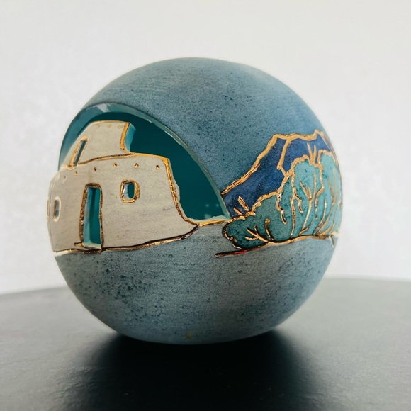 Vera Russell Southwestern Pottery with 22k Gold Inlay Trim Accents 1987: Signed - Picture 4 of 10